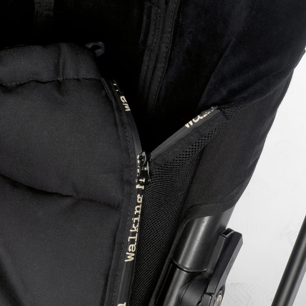 Saco Silla Invierno ECO MUM Negro Walking MUM - Imagen 3